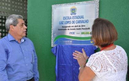André Puccinelli inaugura escola e entrega prêmios para alunos em TL