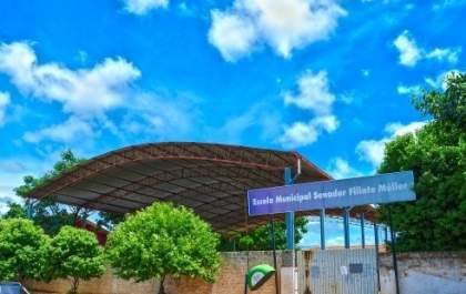 Escolas que homenageiam ditadores podem ter nomes mudados