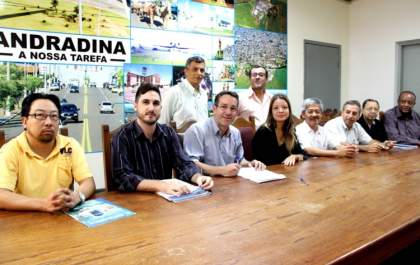 Governo de Andradina assina contrato para recapeamento de ruas nas vilas Rica e Mineira