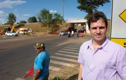 Trevo da Integração: Vereador Maurício Carneiro critica obra do DER