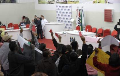 Cancelamento de sessão prejudicou funcionalismo e atrasou obra