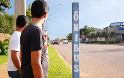 Projeto obriga empresa a cobrir pontos de ônibus