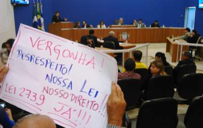 Vereadores cobram cumprimento de Lei que reajusta salário de servidores