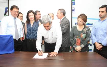 Governador assina decreto que incentiva industrialização em MS até 2028