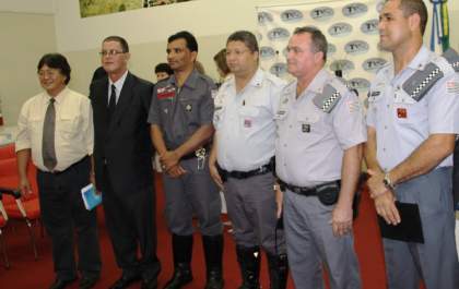 Policiais são homenageados com Moções e Medalha Tiradentes