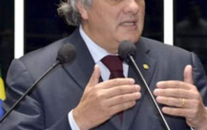 Delcídio ignora encontro de Puccinelli com Dilma e diz que aliança de 2014 será decidida pelo PT