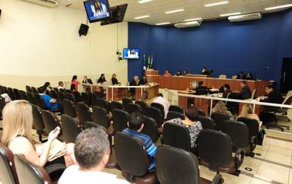 Vereadores aprovam livre acesso a repartições e derrubam veto do Executivo