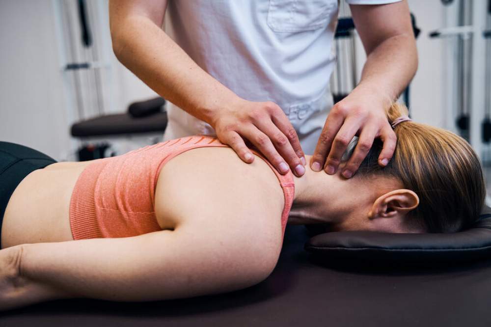 Osteopatia: conheça a especialidade da fisioterapia que trata dores e ...